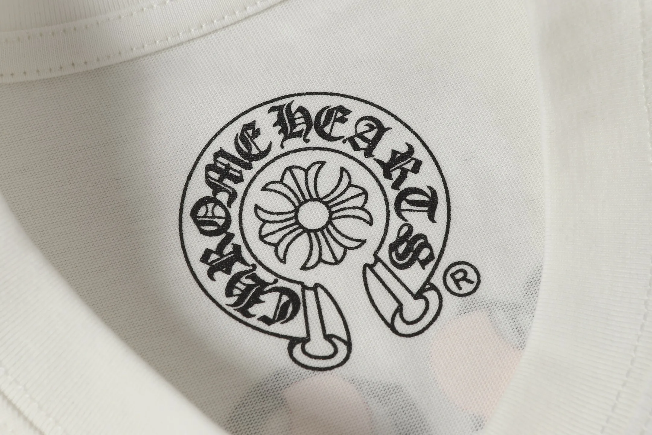 P160 Cross-border model. Those who pursue quality, please do not place an order. -Chrome Hearts/Chrome Hearts Sanskrit color printed popular long-sleeved T-shirt -High weight, high density and high quality. The wool is soft, delicate and skin-friendly. It feels soft and silky. It has excellent warmth and skin-friendly properties.